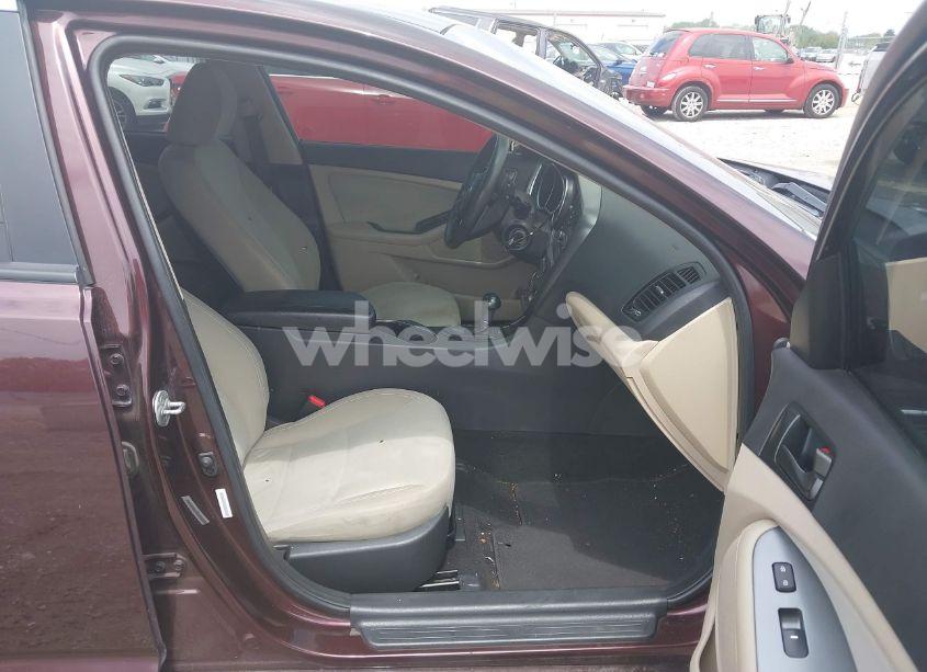 Photo 5 of 2014 Kia Optima LX (VIN 5XXGM4A7XEG305629)