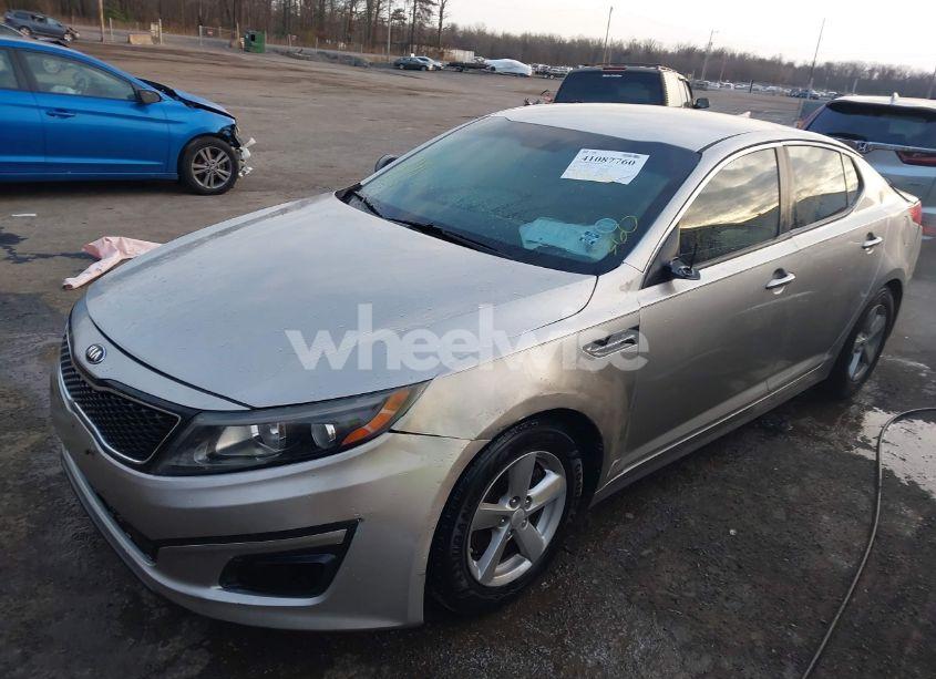 Photo 2 of 2014 Kia Optima LX (VIN 5XXGM4A7XEG317425)