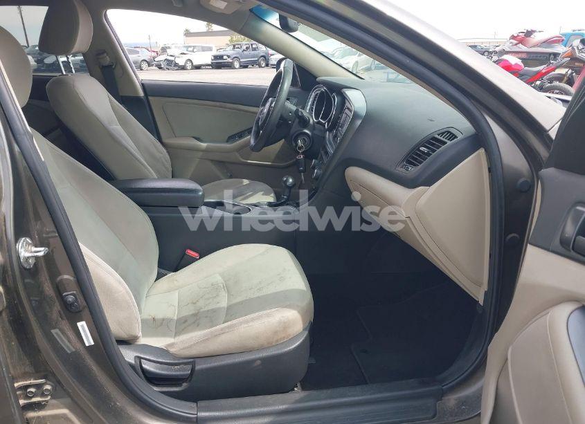 Photo 5 of 2014 Kia Optima LX (VIN 5XXGM4A7XEG334175)