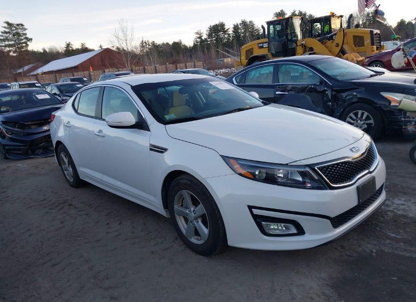 2015 Kia Optima LX (VIN 5XXGM4A7XFG388240) main photo