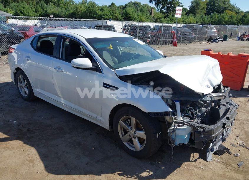 2015 Kia Optima LX (VIN 5XXGM4A7XFG439820) main photo