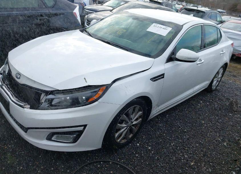 Photo 2 of 2015 Kia Optima LX (VIN 5XXGM4A7XFG464538)