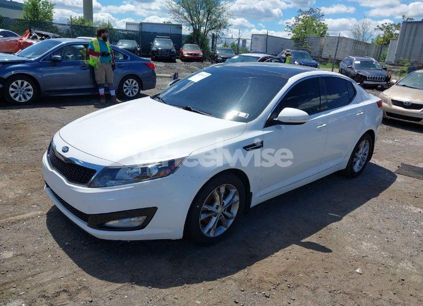 Photo 2 of 2013 Kia Optima EX (VIN 5XXGN4A75DG240118)