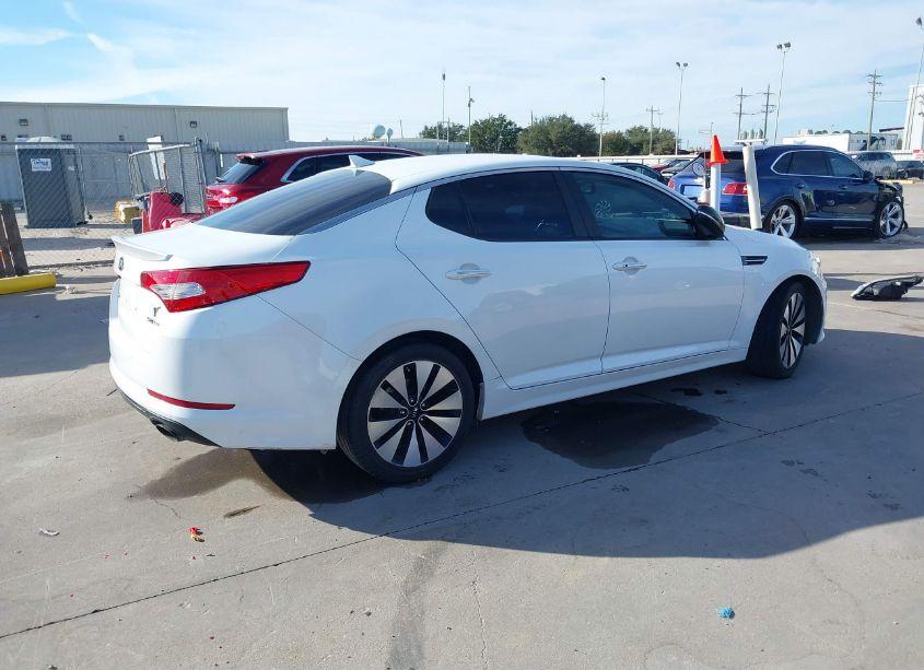 Photo 4 of 2013 Kia Optima SX (VIN 5XXGR4A61DG150346)