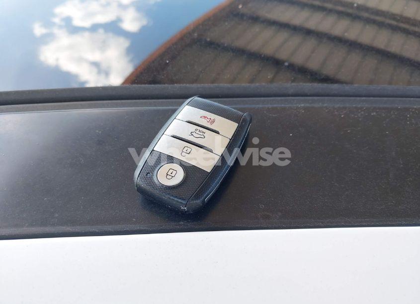 Photo 11 of 2015 Kia Optima (VIN 5XXGR4A61FG505793)