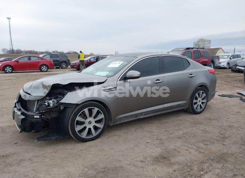 Photo 2 of 2013 Kia Optima SX (VIN 5XXGR4A64DG209941)