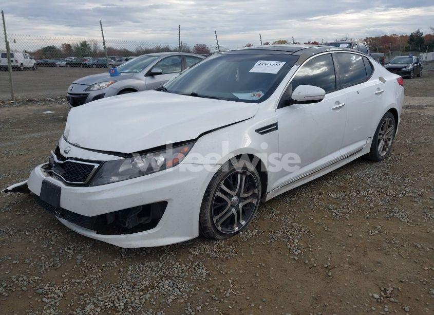 Photo 2 of 2013 Kia Optima SX (VIN 5XXGR4A68DG114587)