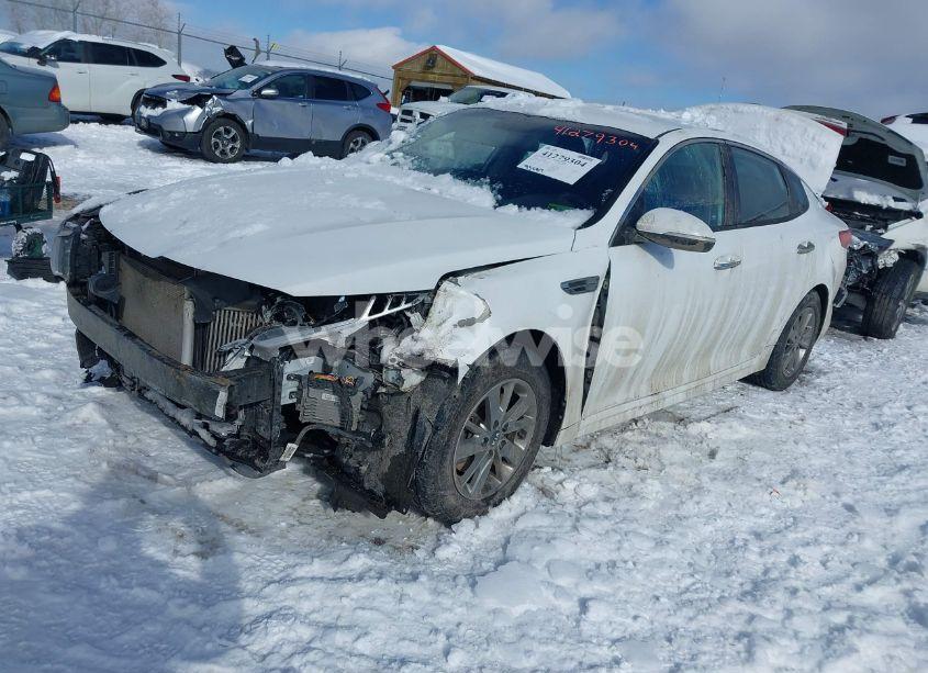 Photo 2 of 2017 Kia Optima (VIN 5XXGT4L10HG129691)