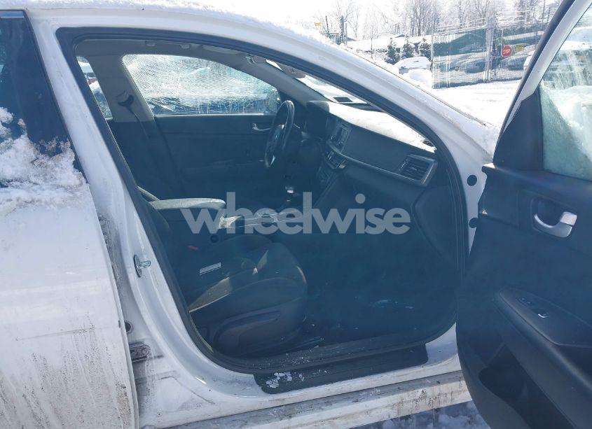 Photo 5 of 2017 Kia Optima (VIN 5XXGT4L10HG129691)