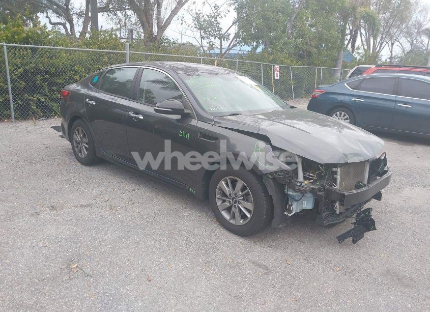 2017 Kia Optima LX TURBO (VIN 5XXGT4L13HG176701) main photo