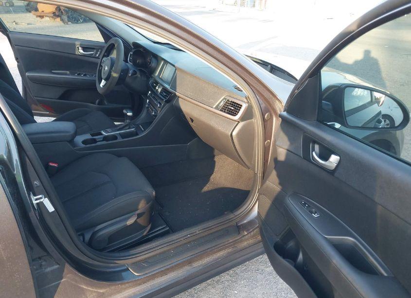 Photo 5 of 2017 Kia Optima LX TURBO (VIN 5XXGT4L15HG128813)