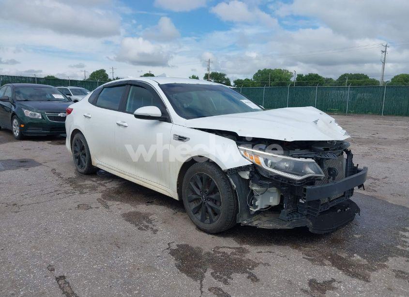 2016 Kia Optima LX (VIN 5XXGT4L30GG005856) main photo