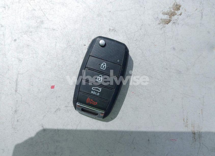 Photo 11 of 2016 Kia Optima LX (VIN 5XXGT4L30GG005856)