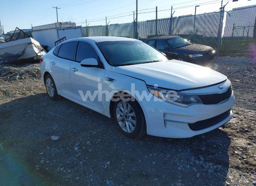 2016 Kia Optima LX (VIN 5XXGT4L30GG007333) main photo