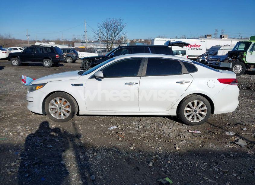 Photo 13 of 2016 Kia Optima LX (VIN 5XXGT4L30GG007333)