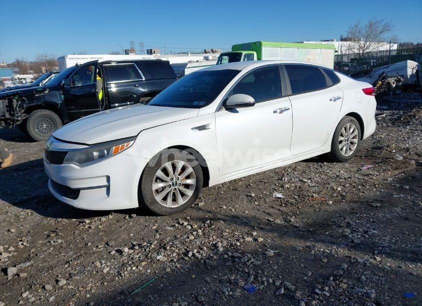 Photo 2 of 2016 Kia Optima LX (VIN 5XXGT4L30GG007333)