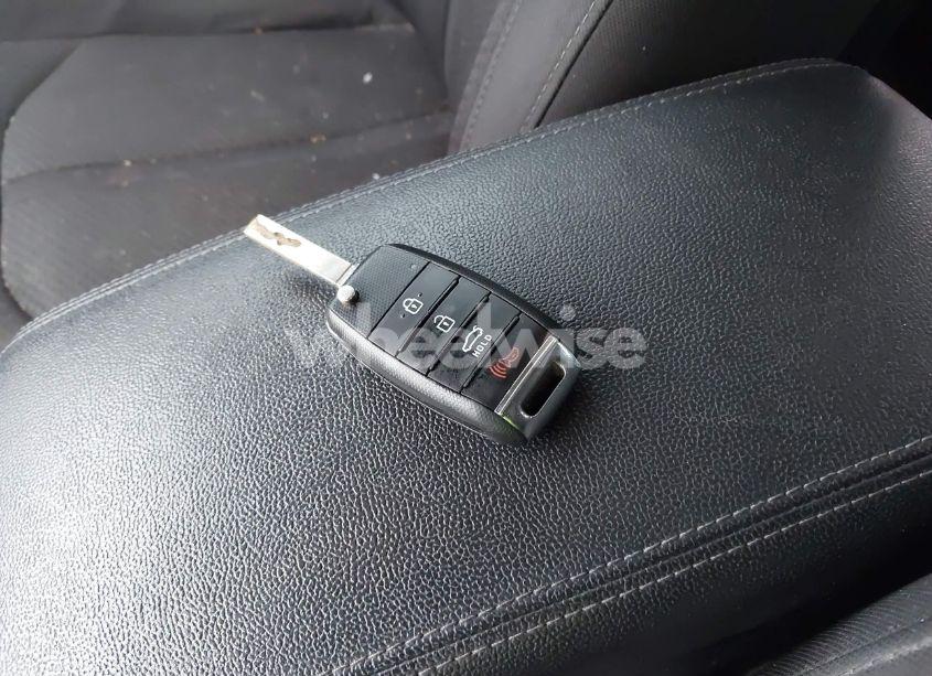 Photo 11 of 2016 Kia Optima LX (VIN 5XXGT4L30GG016985)