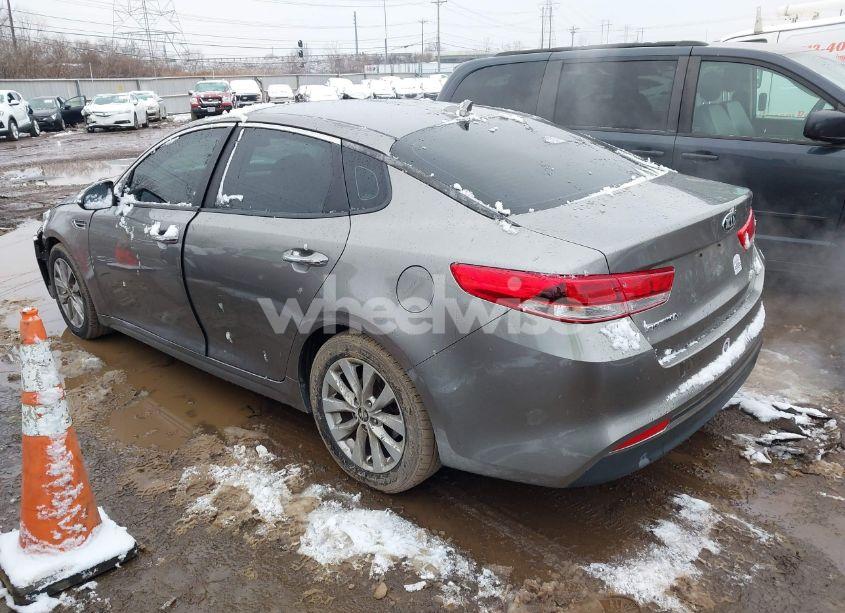Photo 3 of 2016 Kia Optima LX (VIN 5XXGT4L30GG016985)