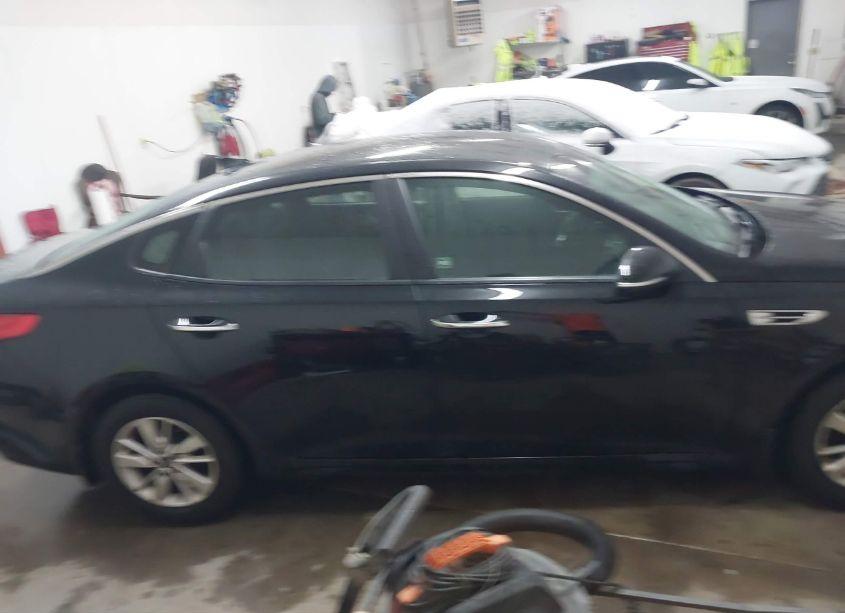 Photo 14 of 2016 Kia Optima LX (VIN 5XXGT4L30GG028506)