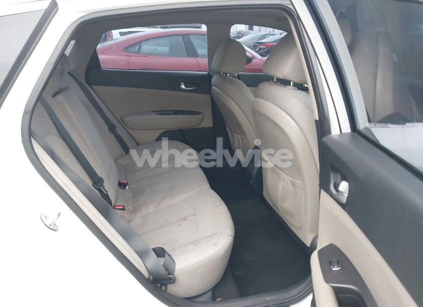 Photo 8 of 2016 Kia Optima LX (VIN 5XXGT4L30GG060095)