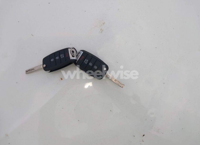 Photo 11 of 2016 Kia Optima LX (VIN 5XXGT4L30GG073039)