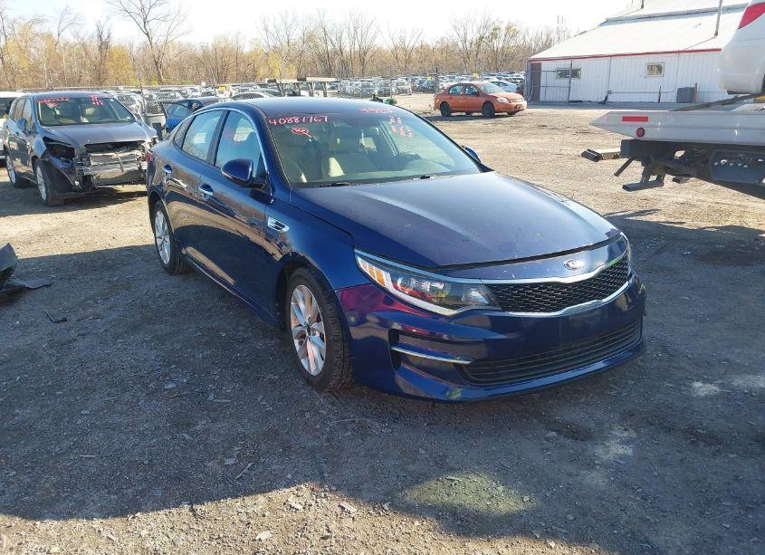 2016 Kia Optima LX (VIN 5XXGT4L30GG073056) main photo