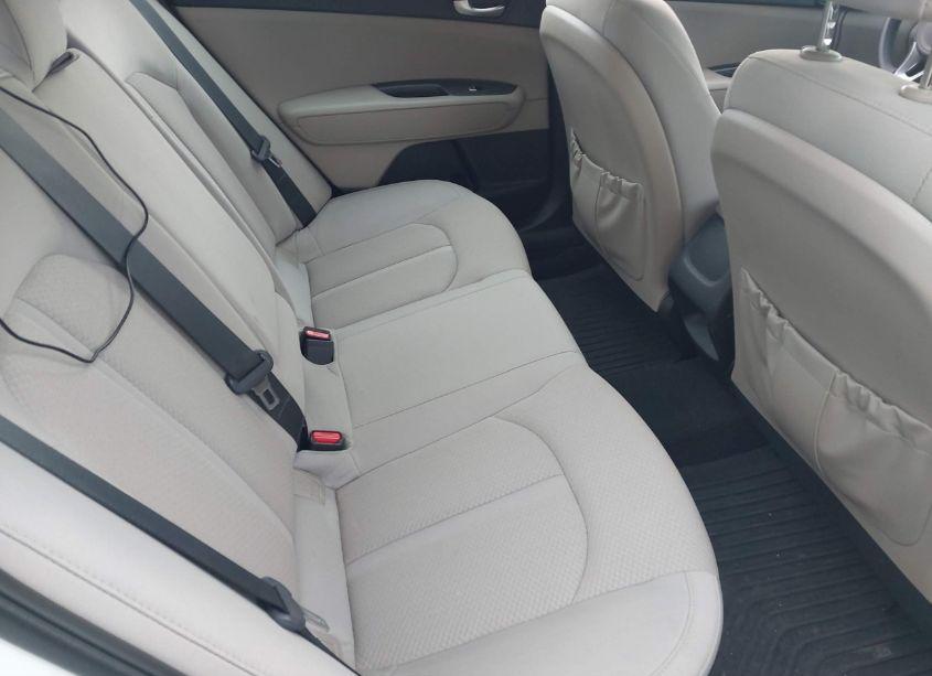 Photo 8 of 2016 Kia Optima LX (VIN 5XXGT4L30GG080718)