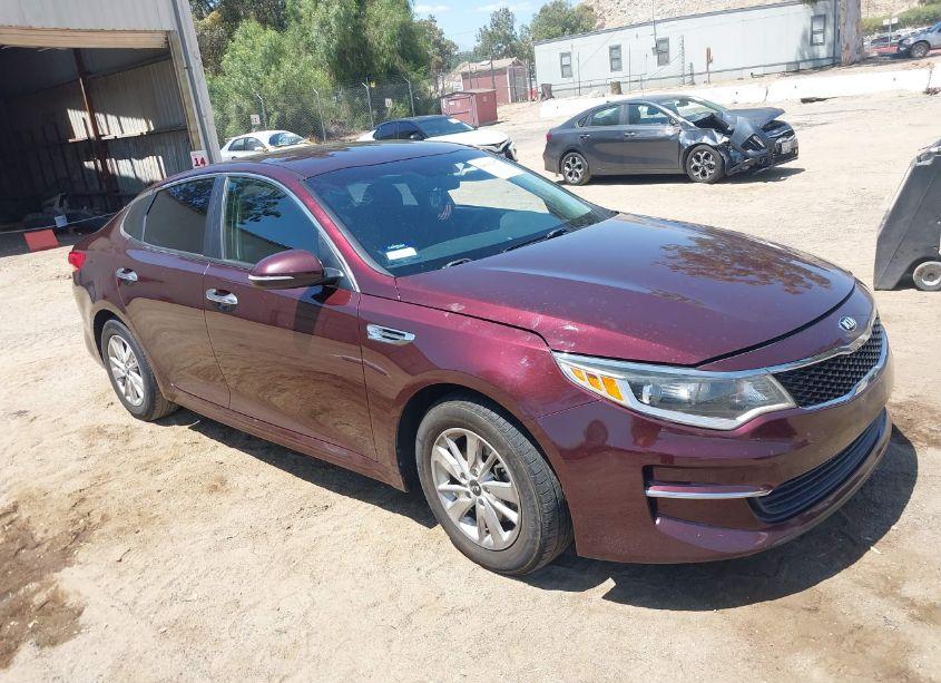 2016 Kia Optima LX (VIN 5XXGT4L30GG088284) main photo