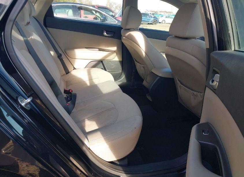 Photo 8 of 2016 Kia Optima LX (VIN 5XXGT4L30GG101504)