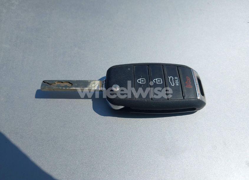 Photo 11 of 2016 Kia Optima LX (VIN 5XXGT4L30GG109876)