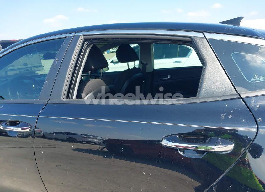 Photo 6 of 2016 Kia Optima LX (VIN 5XXGT4L30GG110123)