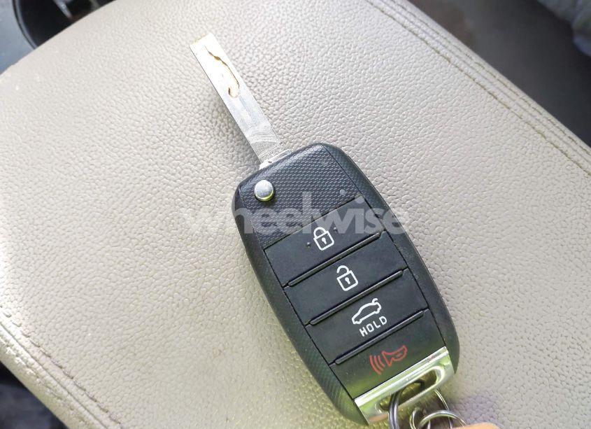 Photo 11 of 2016 Kia Optima LX (VIN 5XXGT4L30GG118111)