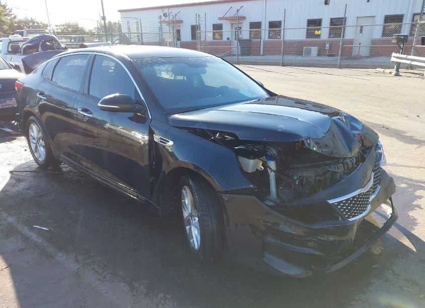 2017 Kia Optima LX (VIN 5XXGT4L30HG126355) main photo