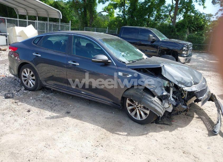 2017 Kia Optima LX (VIN 5XXGT4L30HG155483) main photo