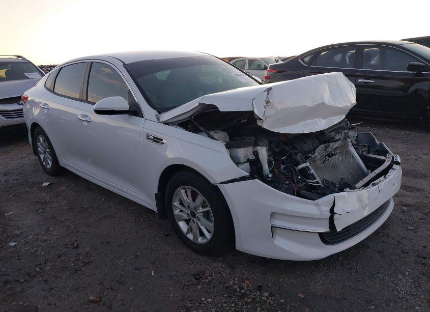 2017 Kia Optima LX (VIN 5XXGT4L30HG168220) main photo