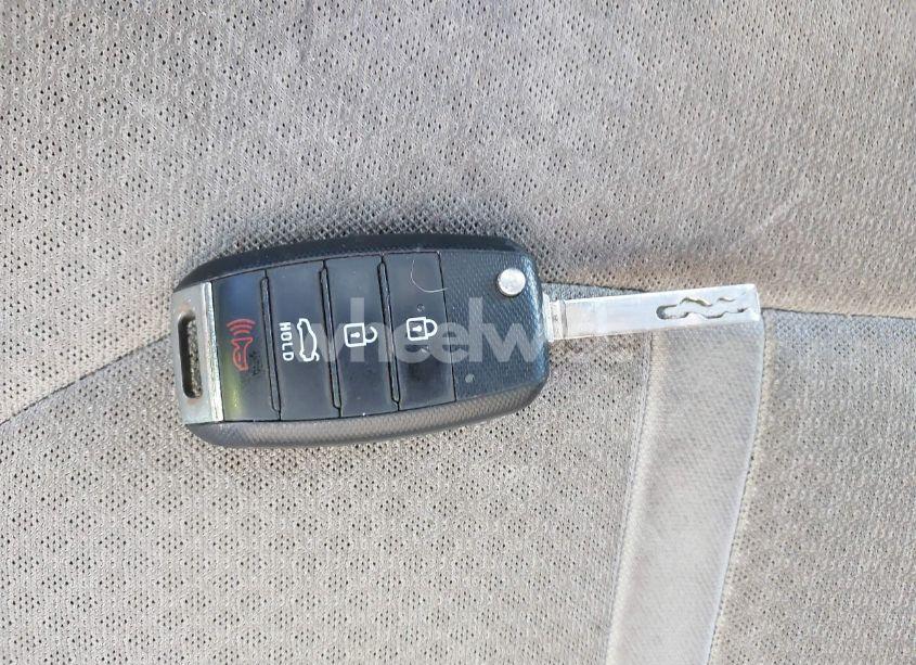 Photo 11 of 2017 Kia Optima LX (VIN 5XXGT4L30HG170176)