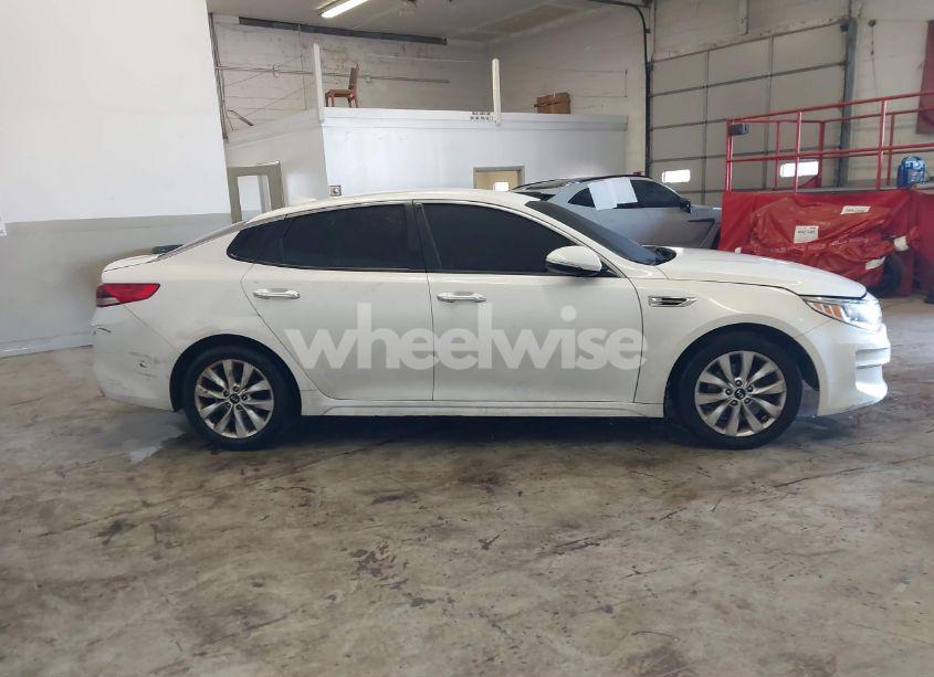 Photo 13 of 2017 Kia Optima LX (VIN 5XXGT4L30HG170906)