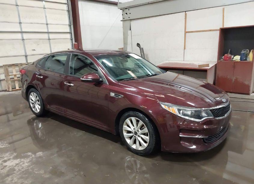 2017 Kia Optima LX (VIN 5XXGT4L30HG173255) main photo