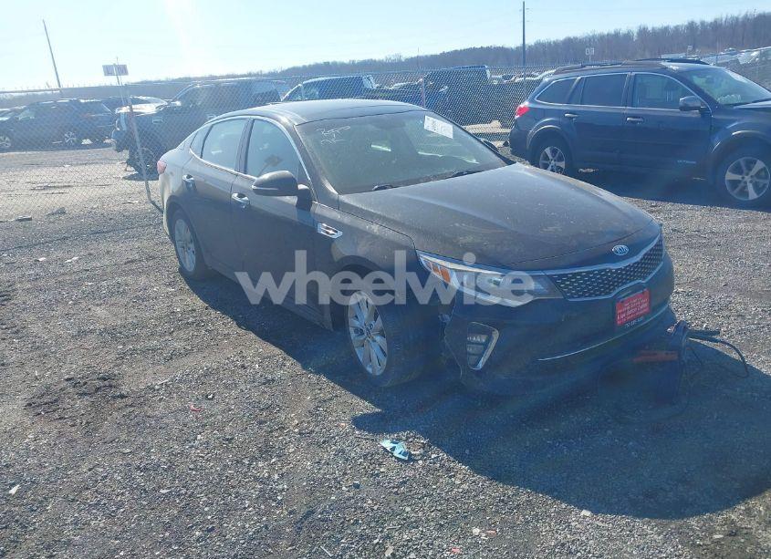 2018 Kia Optima S (VIN 5XXGT4L30JG188067) main photo