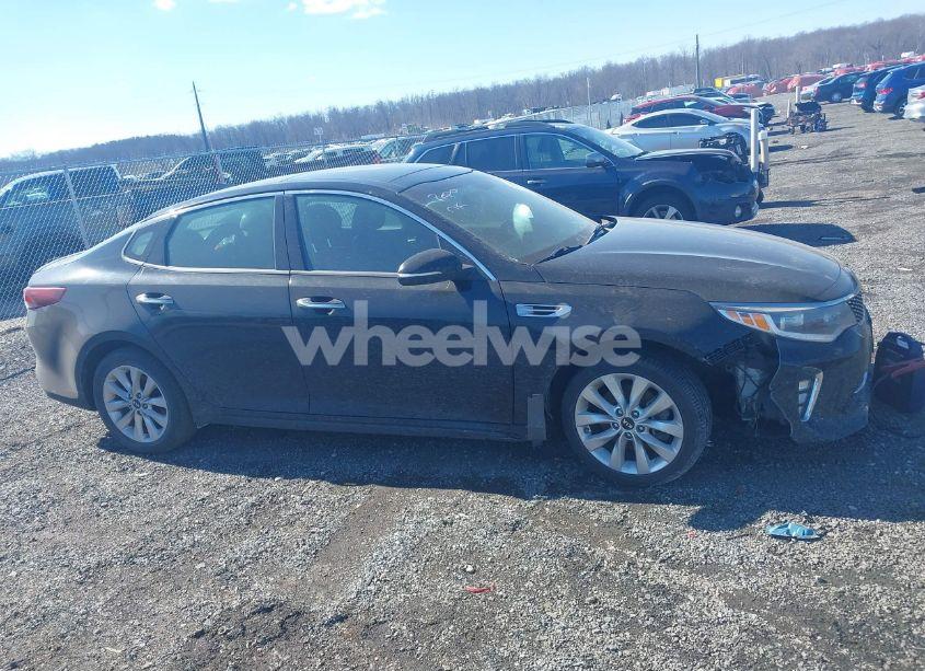 Photo 13 of 2018 Kia Optima S (VIN 5XXGT4L30JG188067)