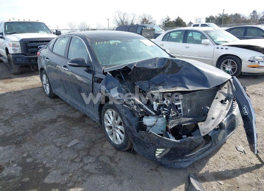 2018 Kia Optima S (VIN 5XXGT4L30JG196573) main photo