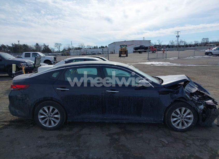 Photo 13 of 2018 Kia Optima S (VIN 5XXGT4L30JG196573)