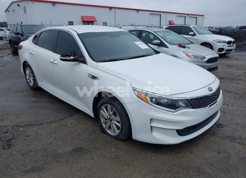 2018 Kia Optima LX (VIN 5XXGT4L30JG221505) main photo