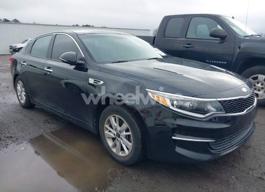 2018 Kia Optima LX (VIN 5XXGT4L30JG222699) main photo
