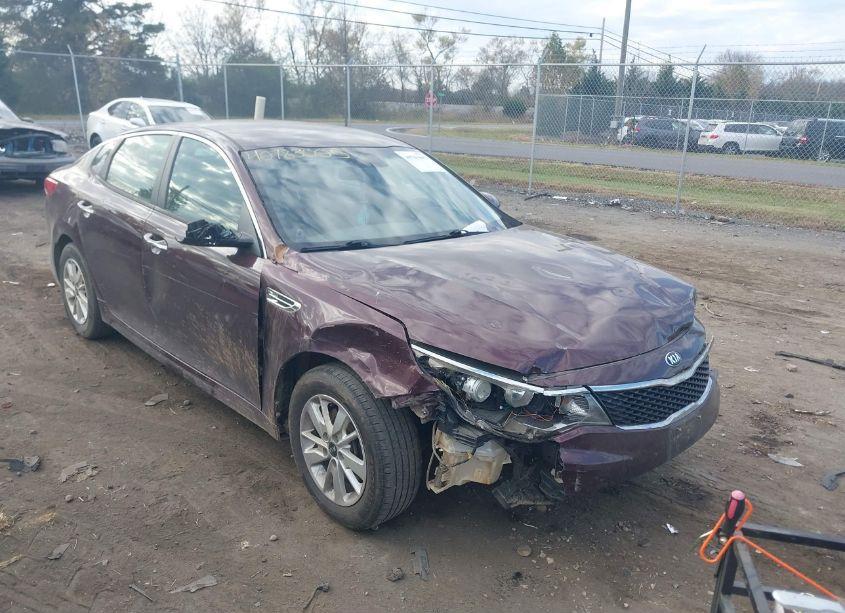 2018 Kia Optima LX (VIN 5XXGT4L30JG232570) main photo