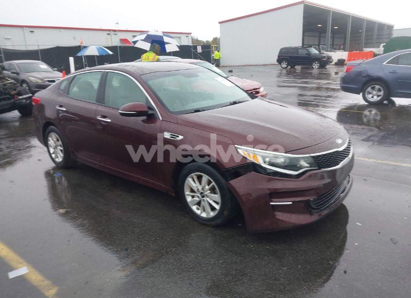 2018 Kia Optima LX (VIN 5XXGT4L30JG232584) main photo