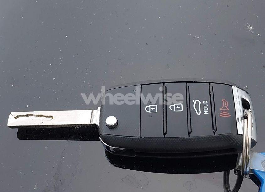 Photo 11 of 2018 Kia Optima S (VIN 5XXGT4L30JG249501)