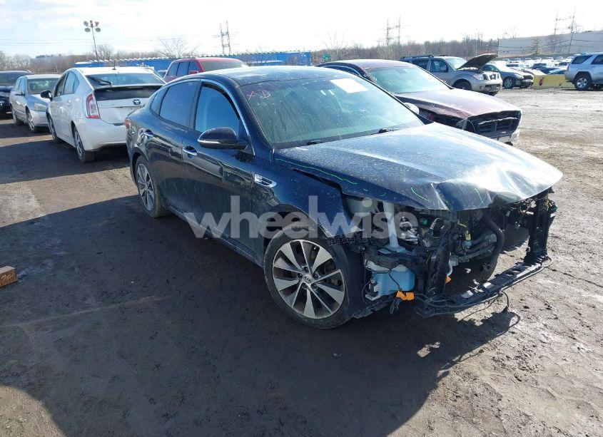 2018 Kia Optima S (VIN 5XXGT4L30JG253032) main photo