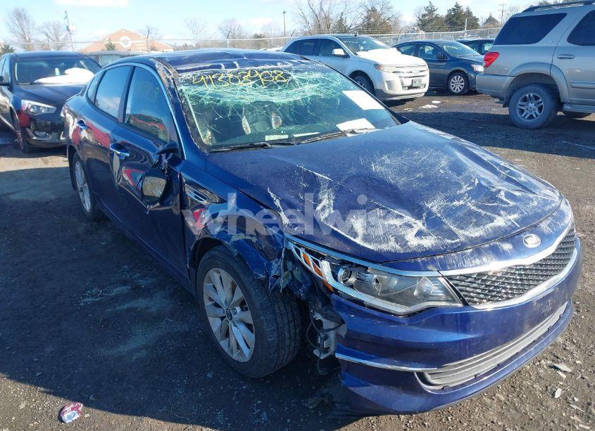 2018 Kia Optima LX (VIN 5XXGT4L30JG267187) main photo