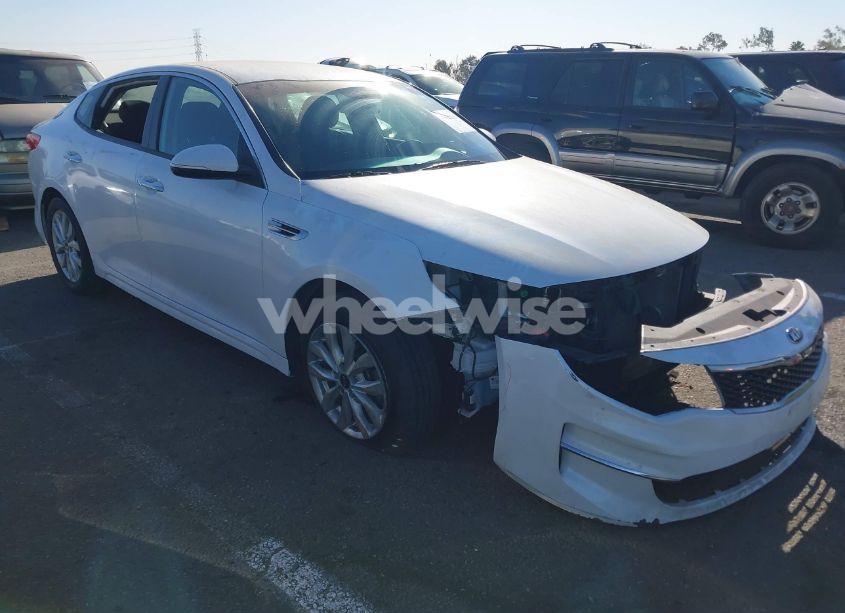 2018 Kia Optima LX (VIN 5XXGT4L30JG271255) main photo